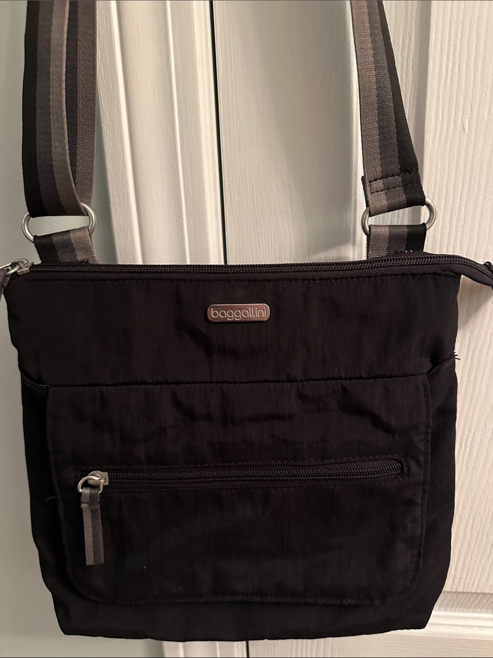 Baggallini Black Nylon Crossbody with Gray-Striped Strap- Project Piece!